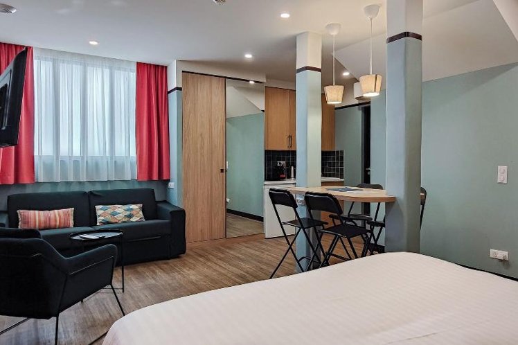 STUDIO EXECUTIVE QUEEN BED Room