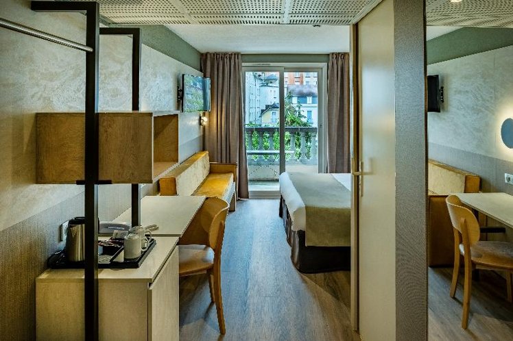 SINGLE ONE BED Room