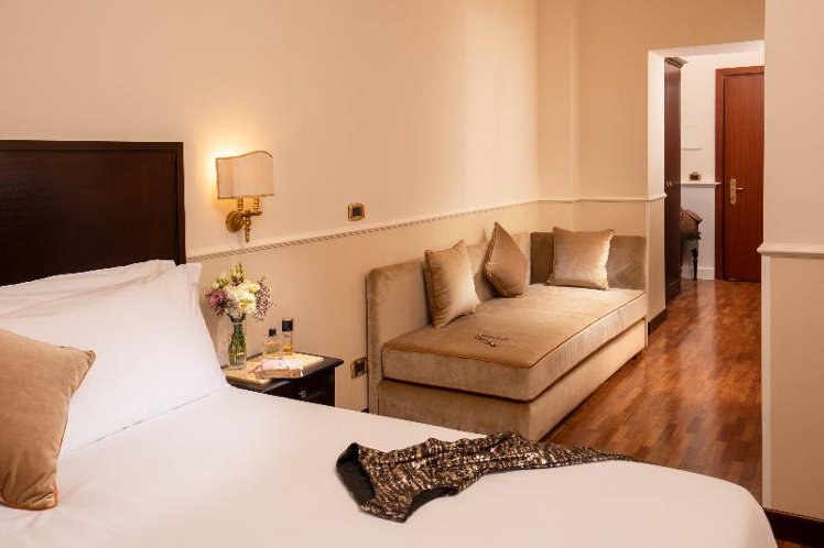 TRIPLE STANDARD Room