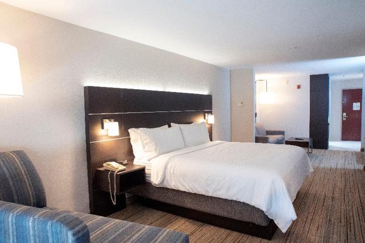 SUITE KING SIZE BED Room