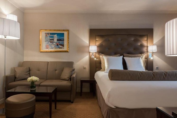 DOUBLE DELUXE KING BED Room