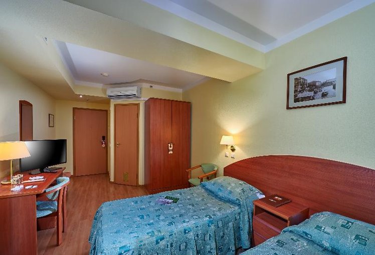 DOUBLE SINGLE USE COMFORT Room