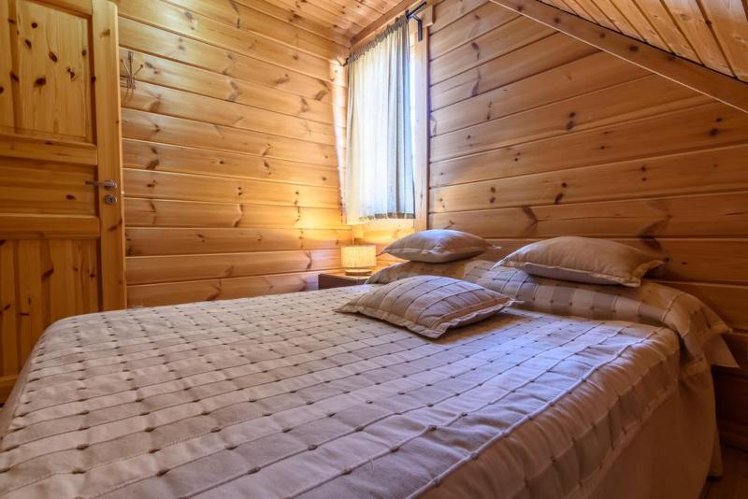 CHALET CAPACITY 6 THREE BEDROOM Room