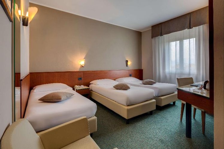 DOUBLE TWO BEDS Room
