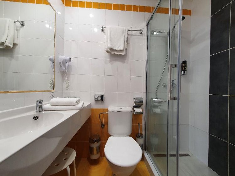 TRIPLE STANDARD Room