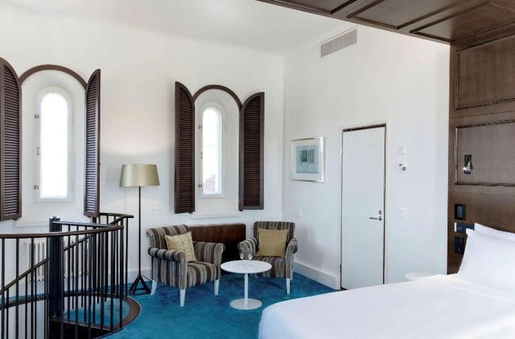 SUITE KING SIZE BED Room