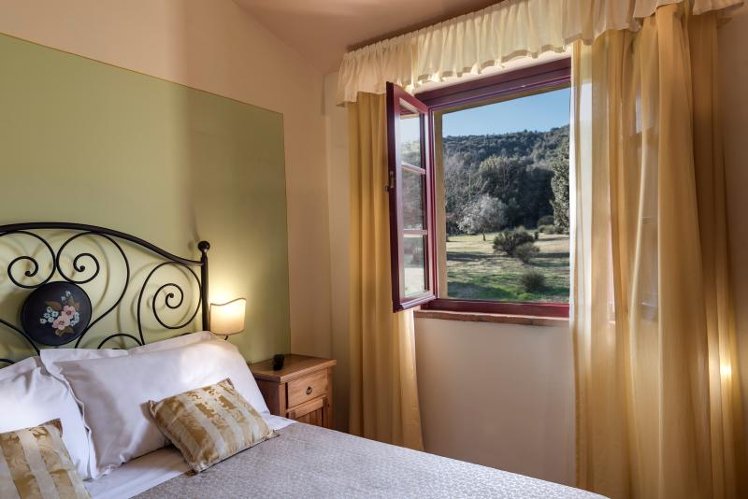 SINGLE STANDARD Room