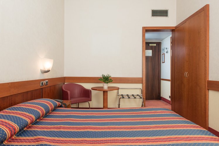 SINGLE STANDARD Room