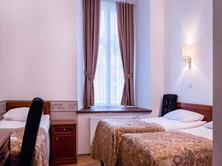 TRIPLE STANDARD Room