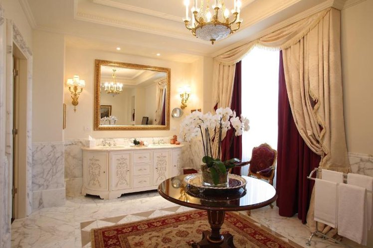 SUITE KING SIZE BED Room