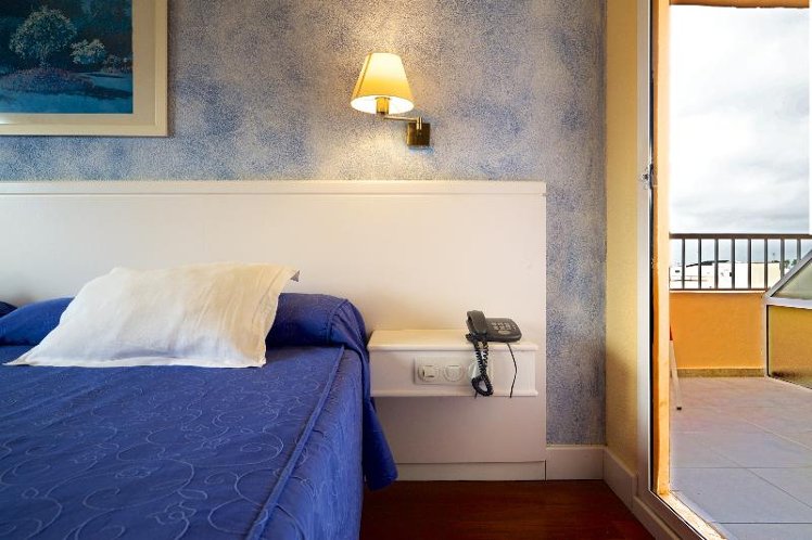TWIN WITH BALCONY Room