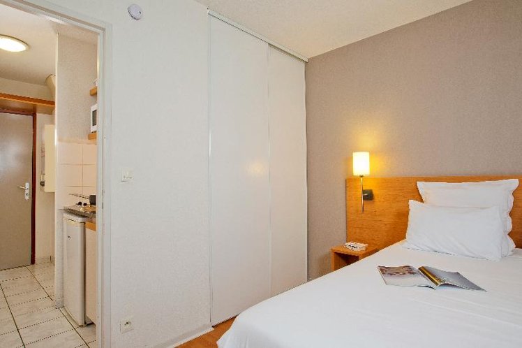 STUDIO STANDARD Room
