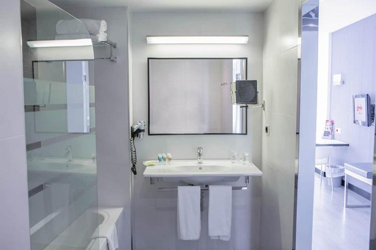 QUADRUPLE STANDARD Room