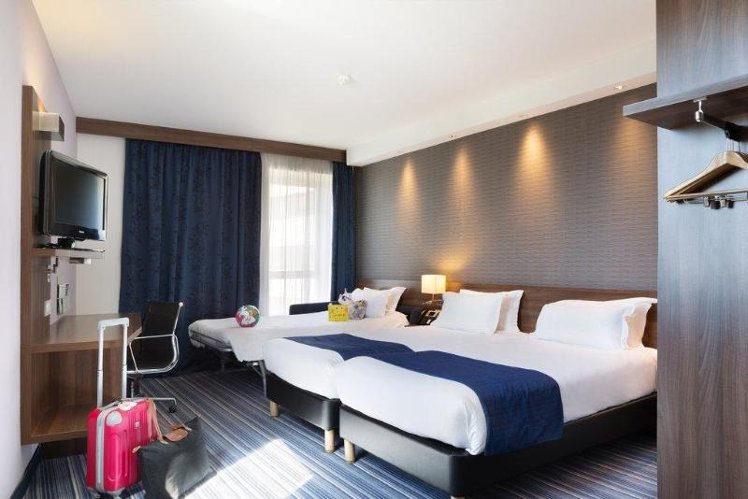 DOUBLE KING SIZE BED Room