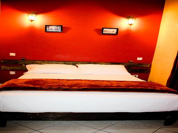 TRIPLE STANDARD Room