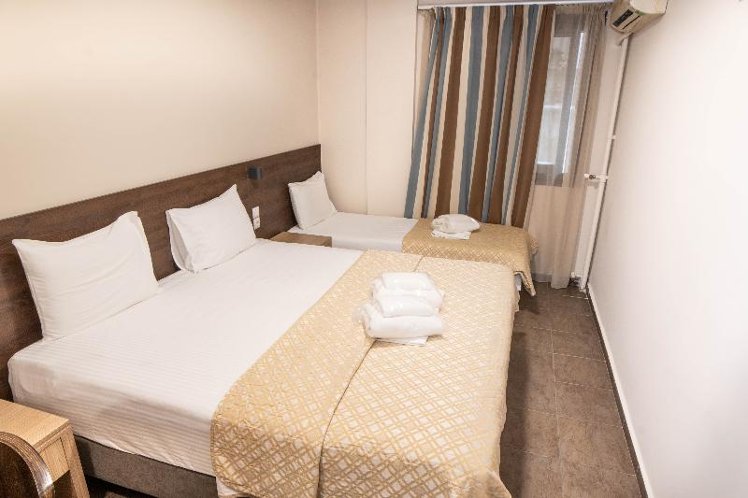 TRIPLE STANDARD Room