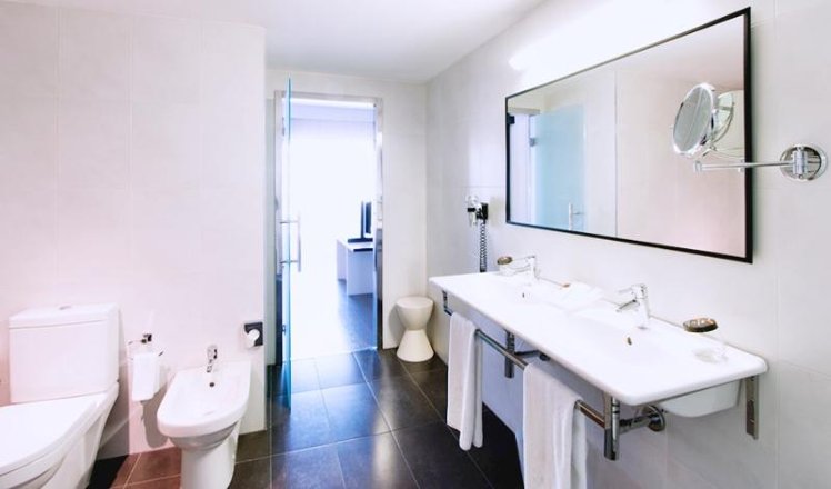 JUNIOR SUITE STANDARD Room