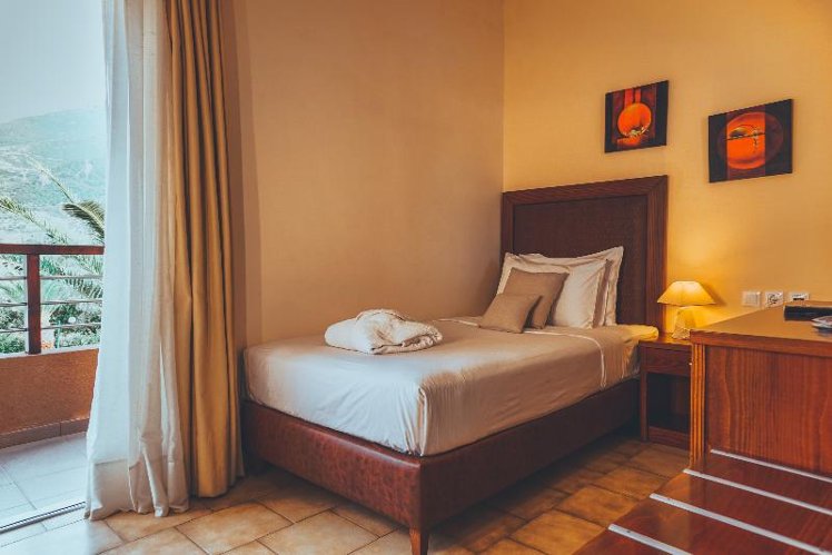 SINGLE GARDEN VIEW Room