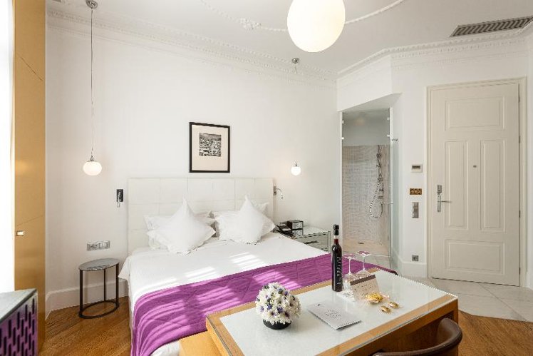 DOUBLE DELUXE Room