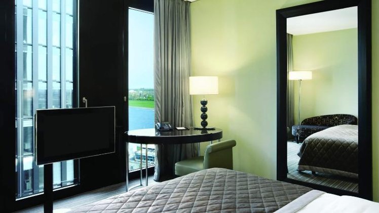 DOUBLE CLUB KING BED Room