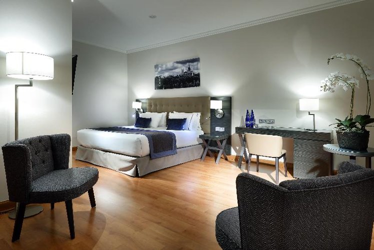 DOUBLE SUPERIOR Room