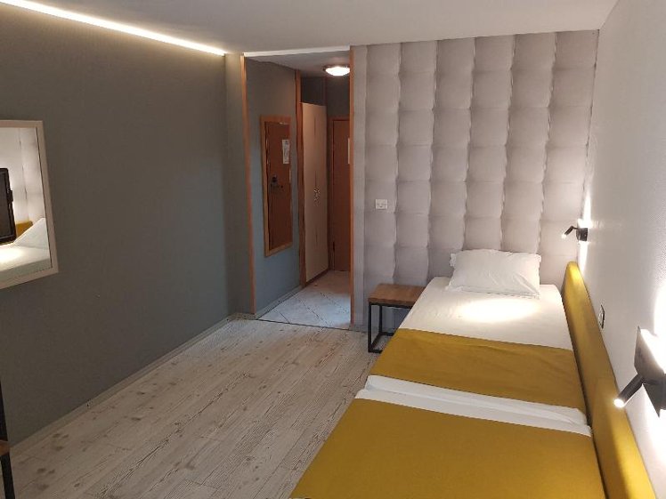 DOUBLE SINGLE USE STANDARD Room