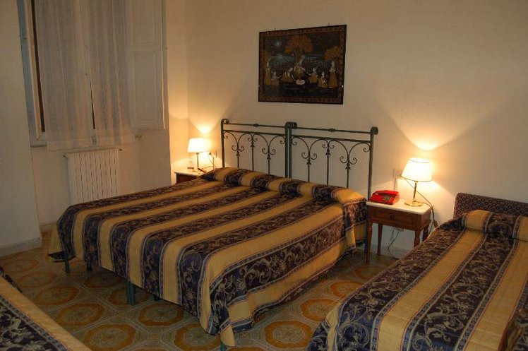 TRIPLE STANDARD Room