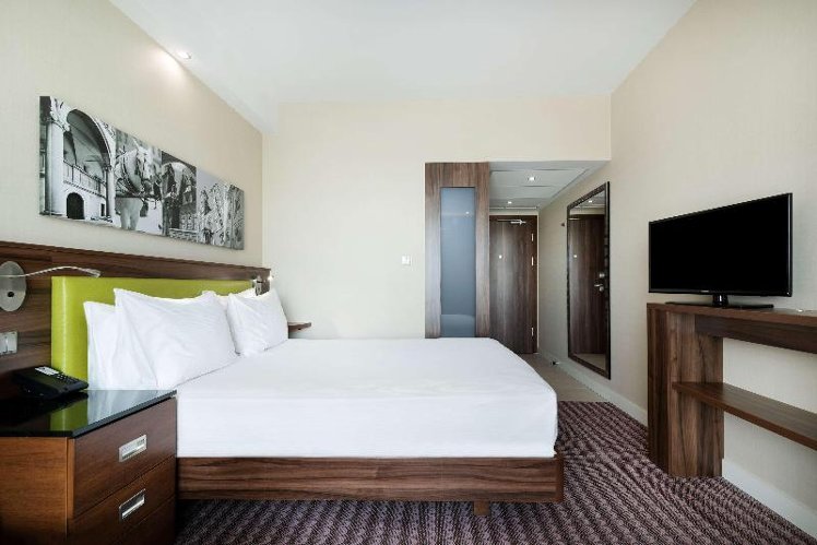DOUBLE QUEEN SIZE BED Room