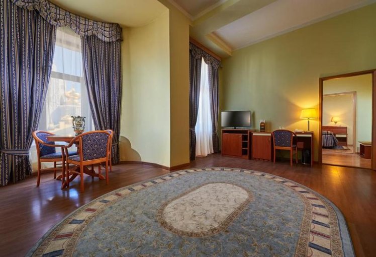 SUITE CAPACITY 1 Room