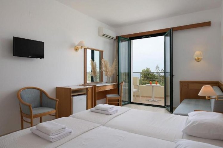 QUADRUPLE SUPERIOR Room