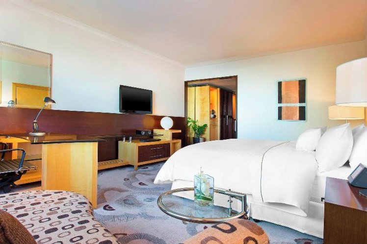 DOUBLE CITY VIEW KING BED Room