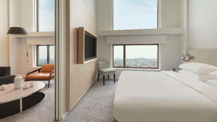 SUITE KING SIZE BED Room