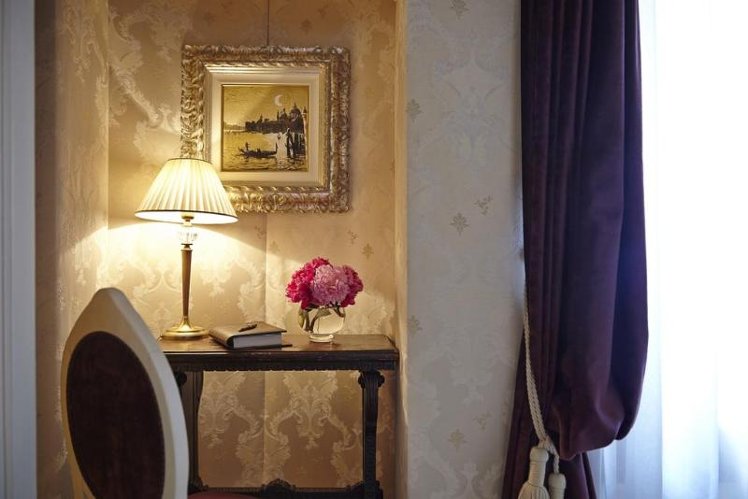 DOUBLE STANDARD Room