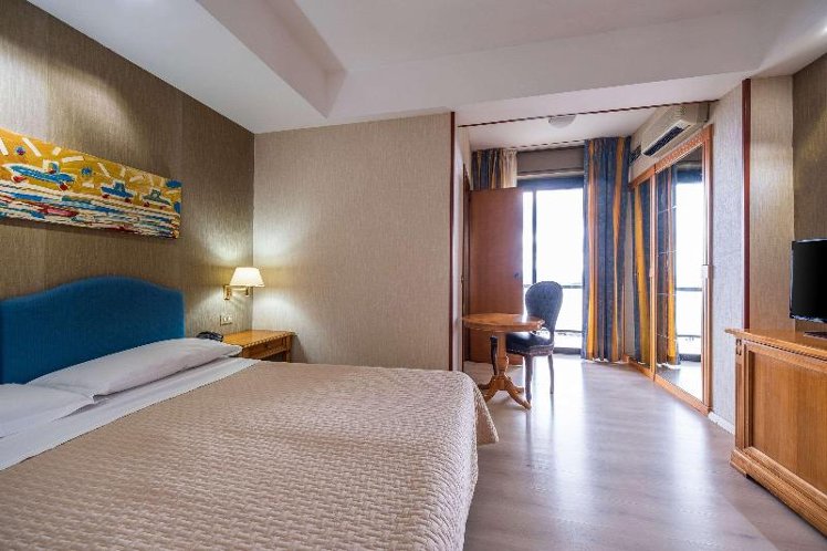DOUBLE WITH DOUBLE BED Room