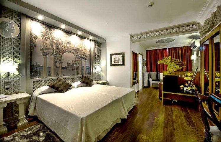 TRIPLE SUPERIOR Room