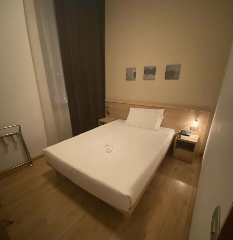 SINGLE STANDARD Room