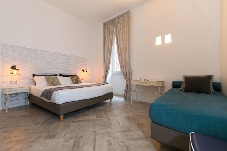Double or Twin QUEEN SIZE BED Room