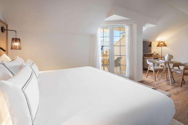 JUNIOR SUITE STANDARD Room