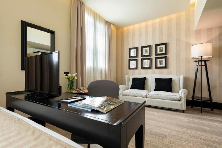 DOUBLE SUPERIOR Room