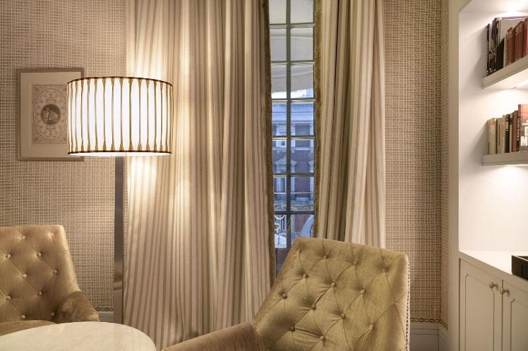 DOUBLE PREMIUM KING BED Room