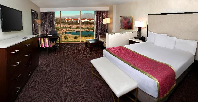 DOUBLE PREMIUM KING BED Room