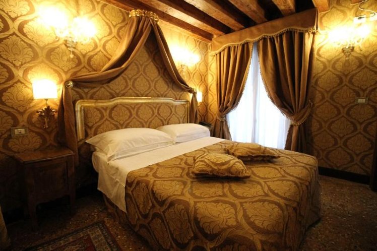 DOUBLE ECONOMY Room