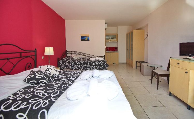 TRIPLE STANDARD Room