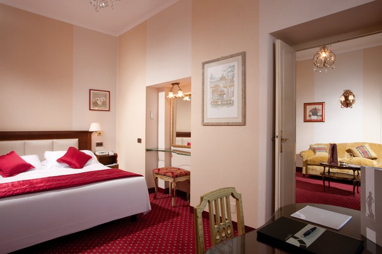 Double or Twin DELUXE Room