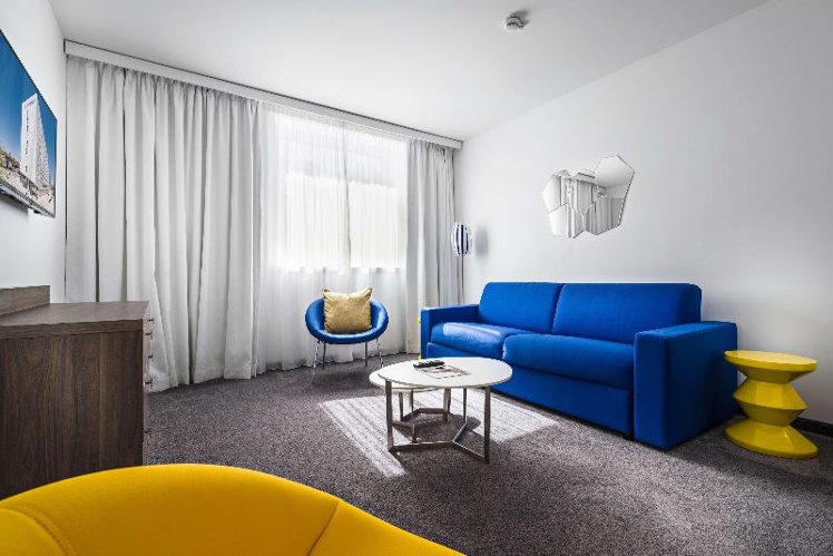 JUNIOR SUITE QUEEN SIZE BED Room