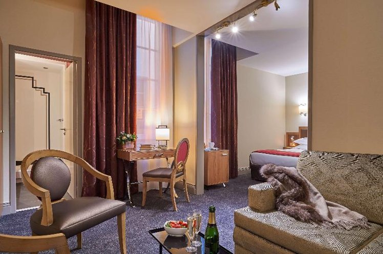 SUITE KING SIZE BED Room