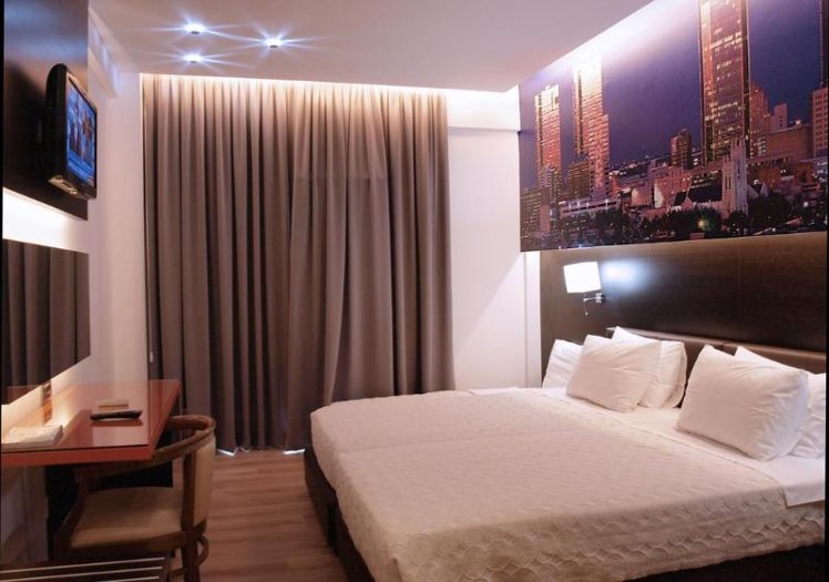 TRIPLE STANDARD Room