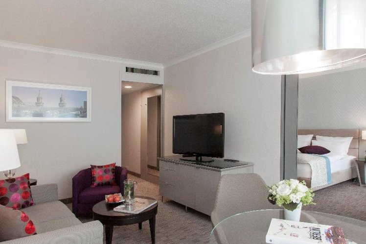 SUITE ONE BED Room