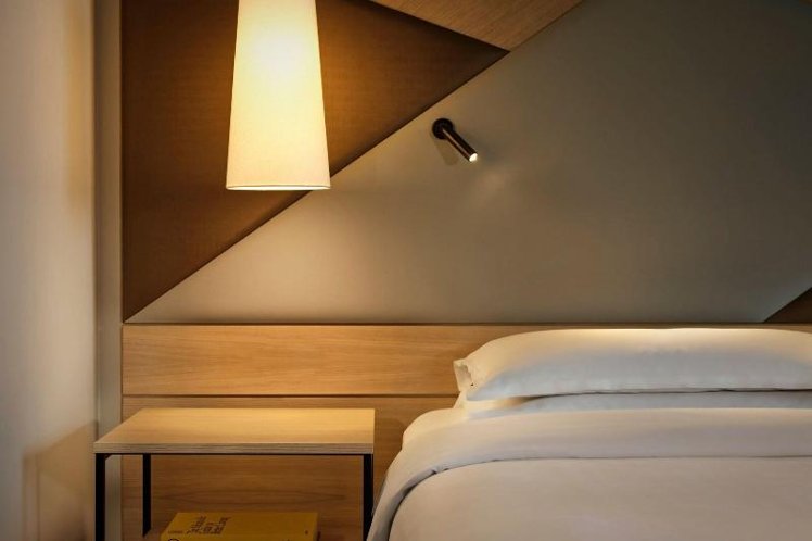 DOUBLE DELUXE KING BED Room