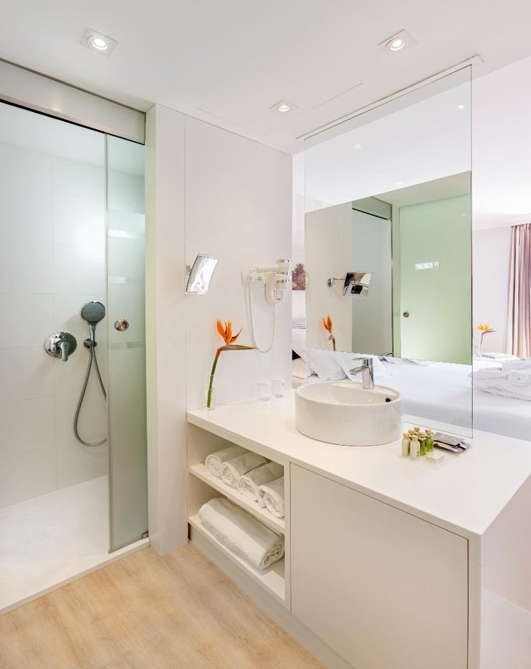 Double or Twin DELUXE Room